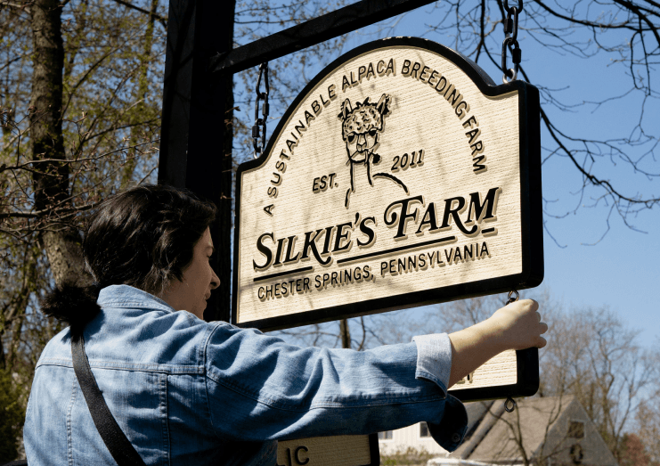 Silkies farm sign